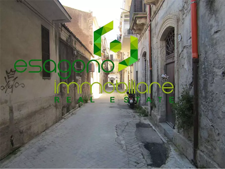 Immagine 7 di Magazzino in vendita  a Siracusa