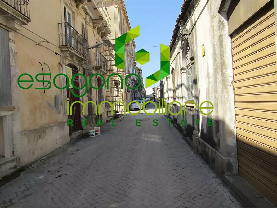 Immagine 9 di Magazzino in vendita  a Siracusa