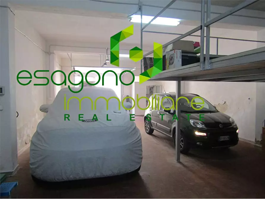 Immagine 11 di Magazzino in vendita  a Siracusa