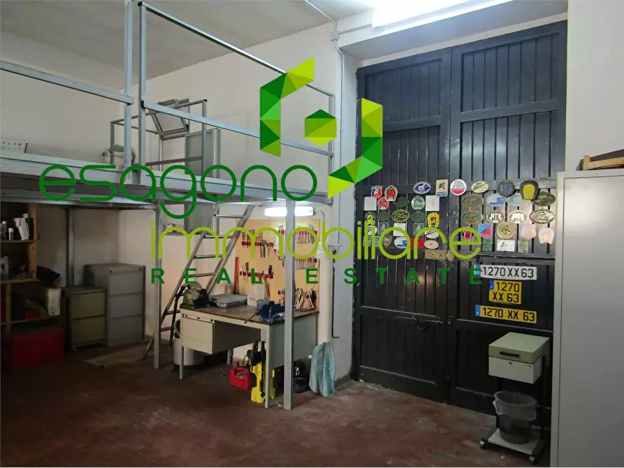 Immagine 12 di Magazzino in vendita  a Siracusa