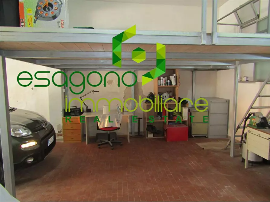 Immagine 1 di Magazzino in vendita  a Siracusa