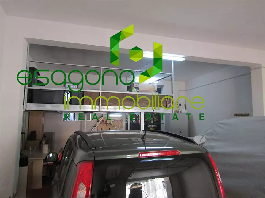 Immagine 13 di Magazzino in vendita  a Siracusa