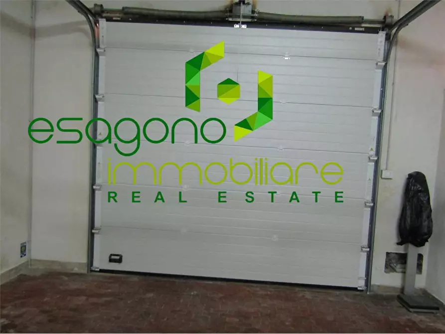 Immagine 17 di Magazzino in vendita  a Siracusa