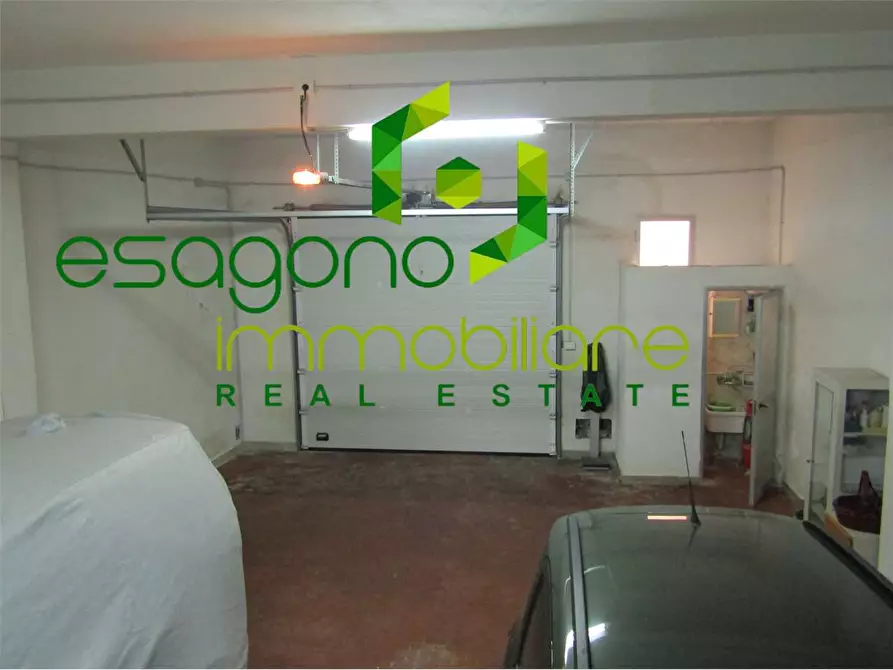 Immagine 18 di Magazzino in vendita  a Siracusa