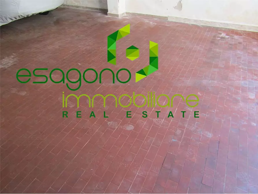 Immagine 19 di Magazzino in vendita  a Siracusa