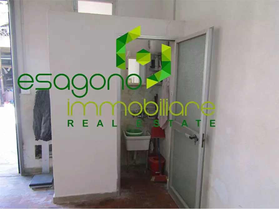 Immagine 20 di Magazzino in vendita  a Siracusa