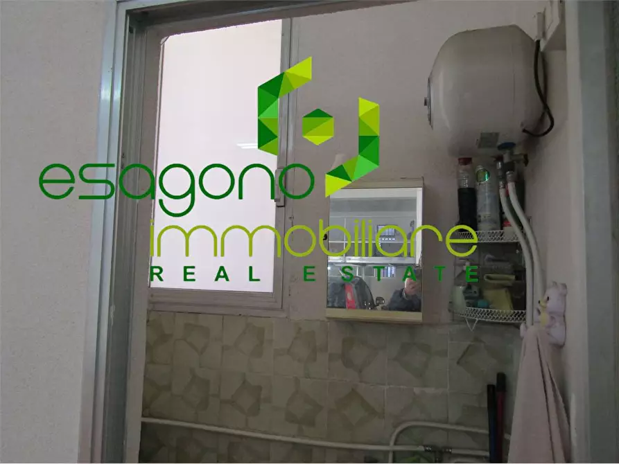 Immagine 21 di Magazzino in vendita  a Siracusa