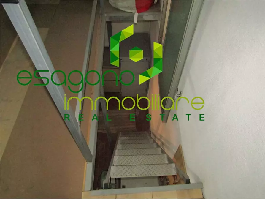 Immagine 23 di Magazzino in vendita  a Siracusa