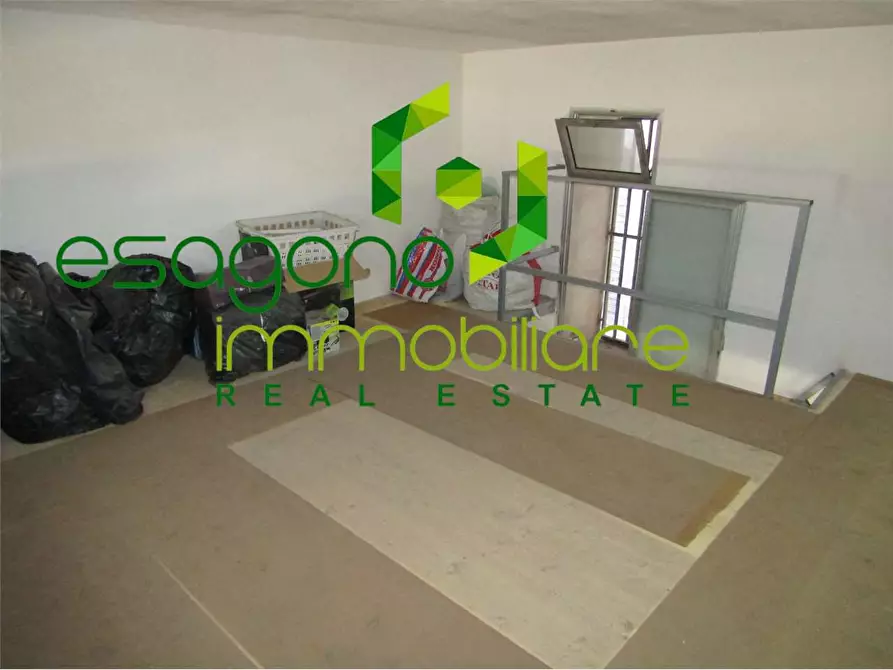 Immagine 25 di Magazzino in vendita  a Siracusa