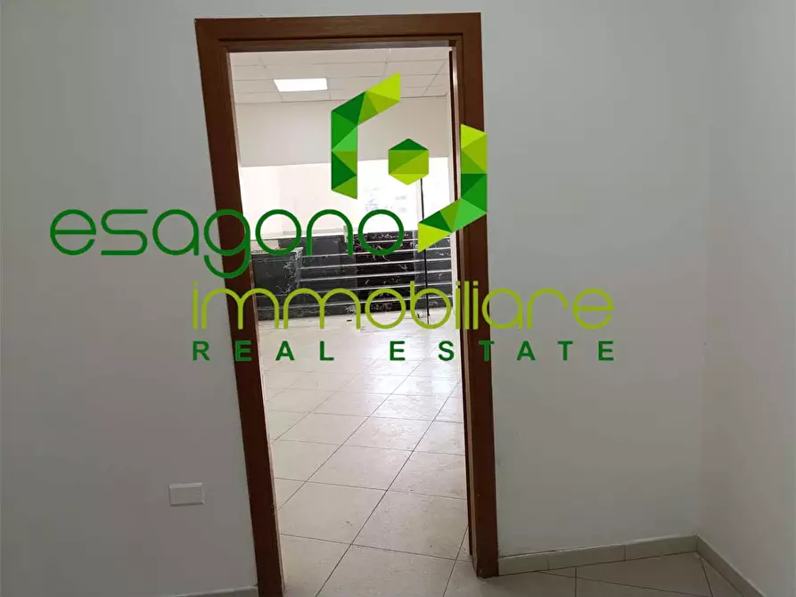 Immagine 11 di Negozio in vendita  a Siracusa