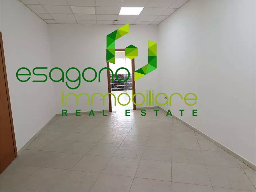 Immagine 14 di Negozio in vendita  a Siracusa