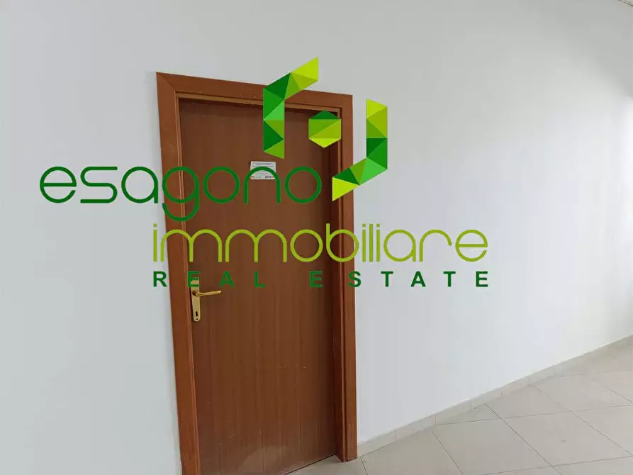 Immagine 15 di Negozio in vendita  a Siracusa