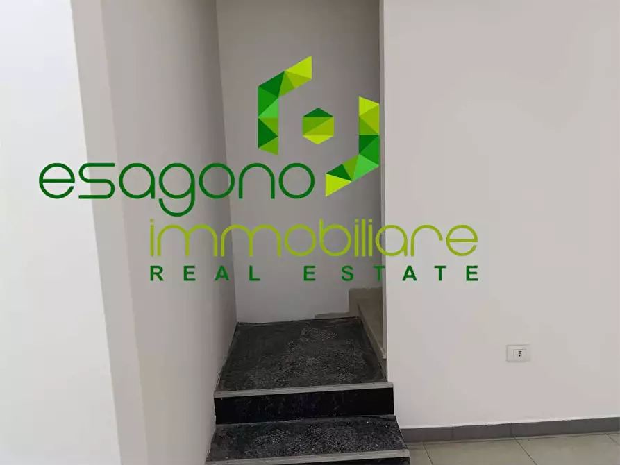 Immagine 17 di Negozio in vendita  a Siracusa