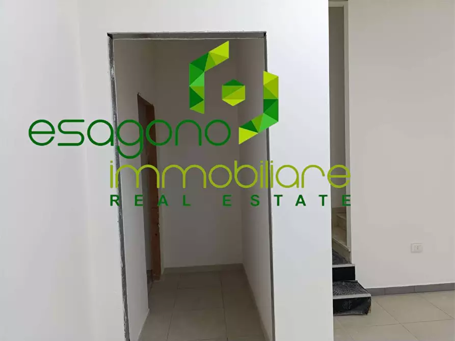 Immagine 18 di Negozio in vendita  a Siracusa