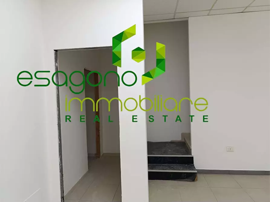 Immagine 19 di Negozio in vendita  a Siracusa