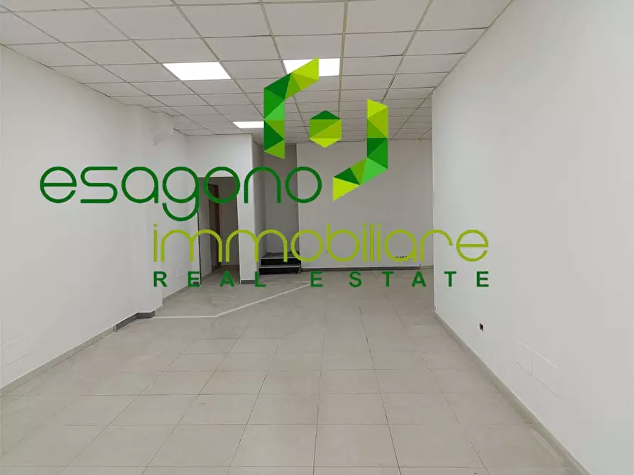 Immagine 21 di Negozio in vendita  a Siracusa