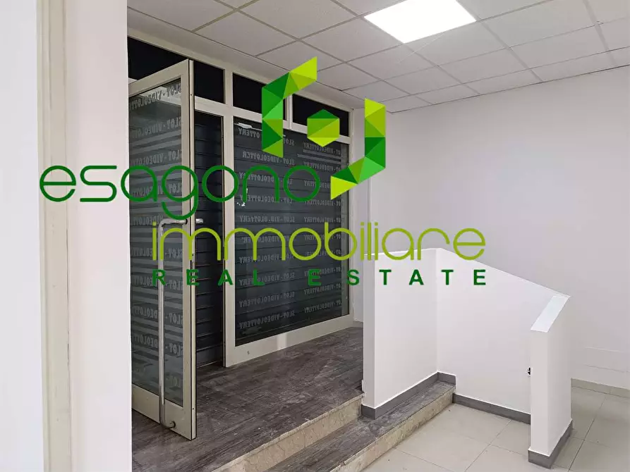 Immagine 22 di Negozio in vendita  a Siracusa