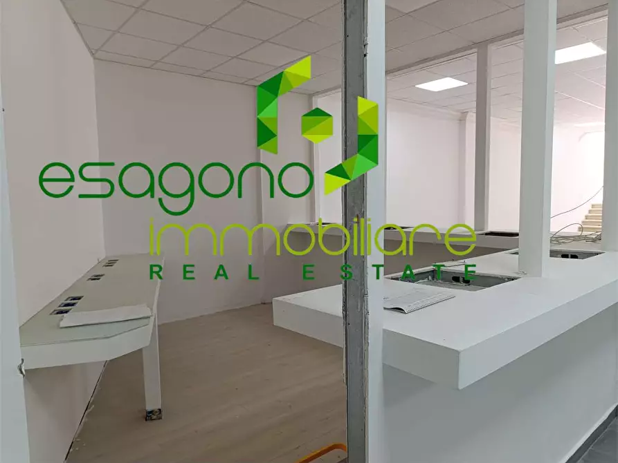 Immagine 23 di Negozio in vendita  a Siracusa