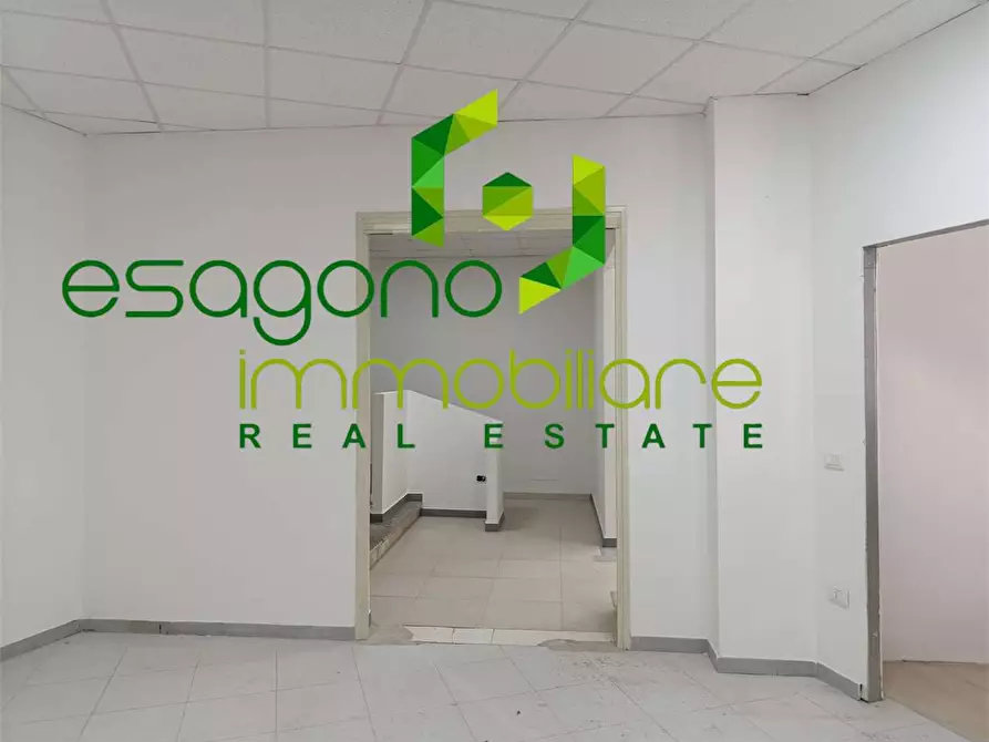 Immagine 24 di Negozio in vendita  a Siracusa