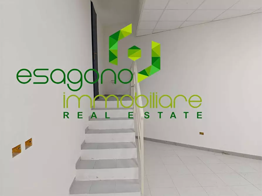 Immagine 28 di Negozio in vendita  a Siracusa