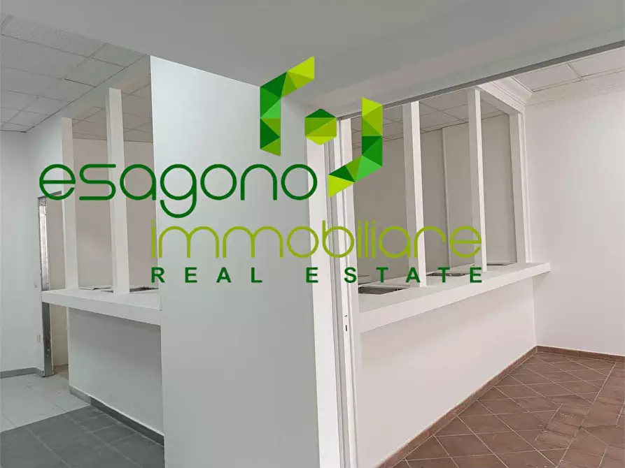 Immagine 29 di Negozio in vendita  a Siracusa