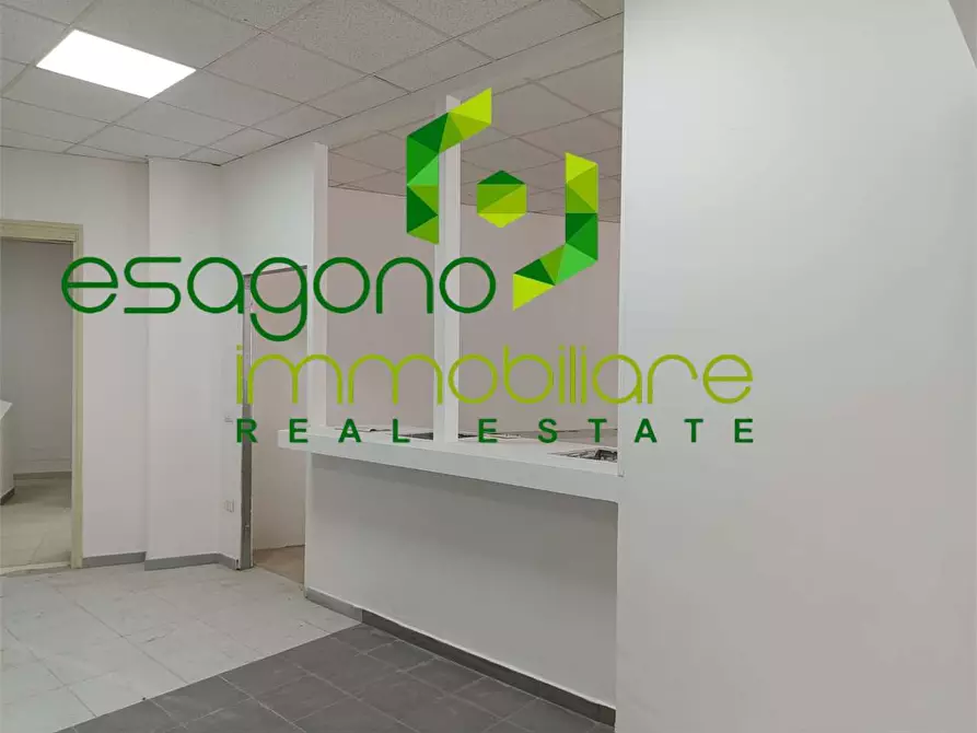 Immagine 30 di Negozio in vendita  a Siracusa