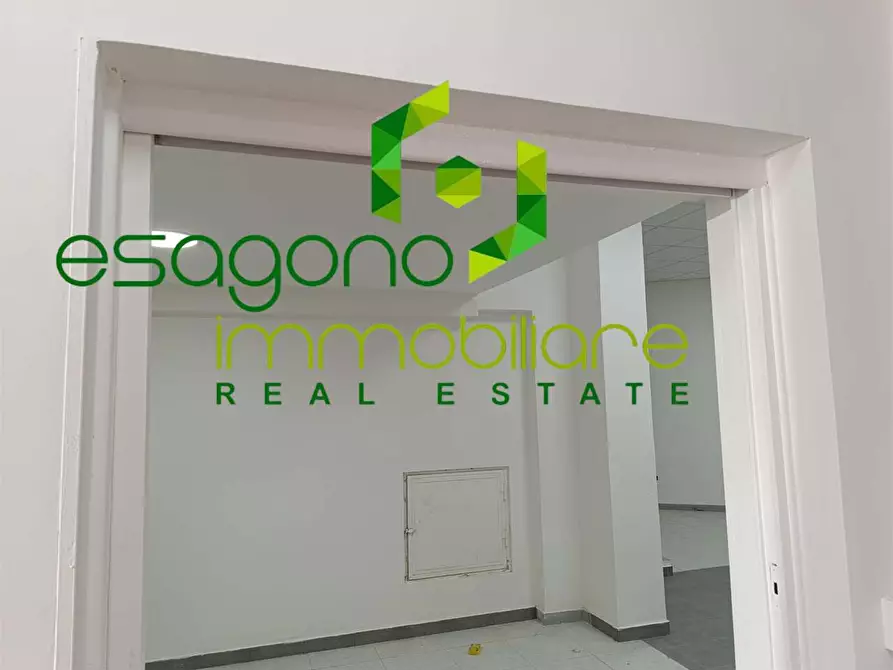 Immagine 33 di Negozio in vendita  a Siracusa