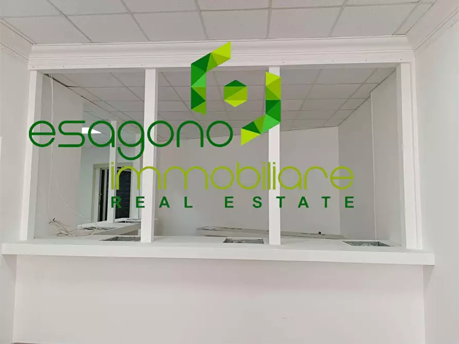 Immagine 34 di Negozio in vendita  a Siracusa