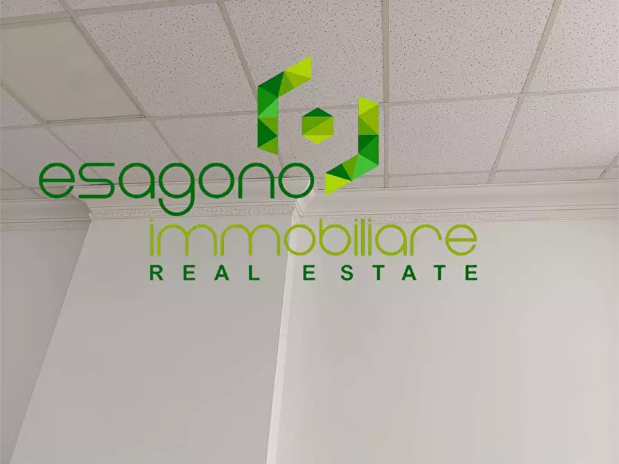 Immagine 35 di Negozio in vendita  a Siracusa