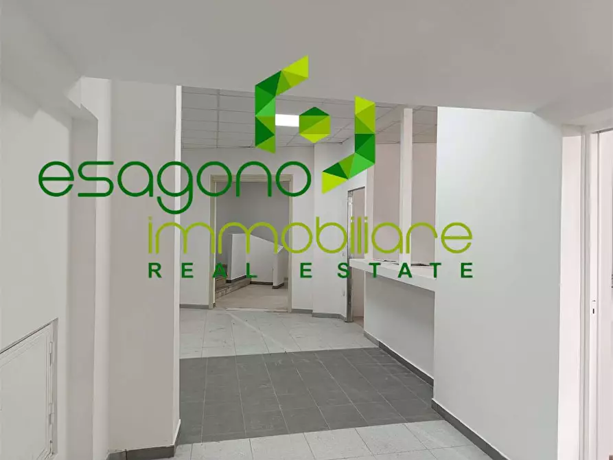 Immagine 36 di Negozio in vendita  a Siracusa