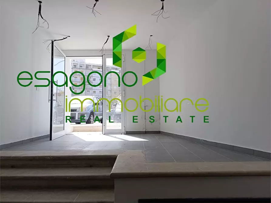 Immagine 37 di Negozio in vendita  a Siracusa