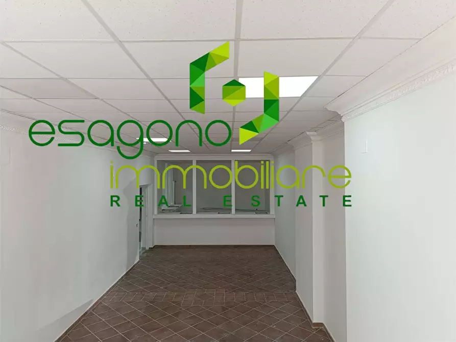 Immagine 40 di Negozio in vendita  a Siracusa