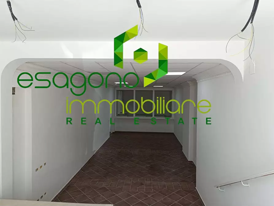 Immagine 42 di Negozio in vendita  a Siracusa