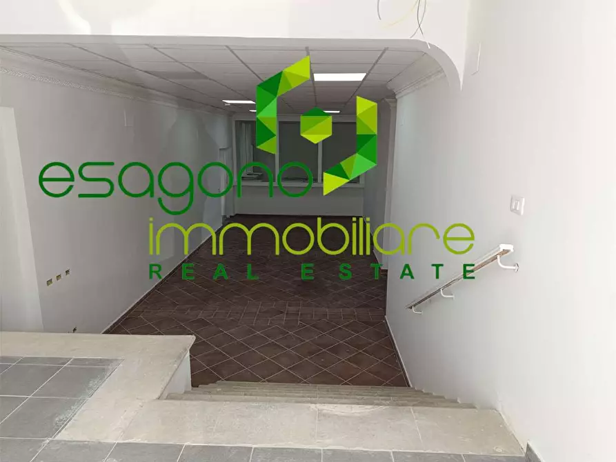 Immagine 43 di Negozio in vendita  a Siracusa