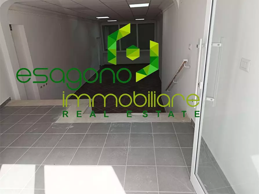 Immagine 44 di Negozio in vendita  a Siracusa