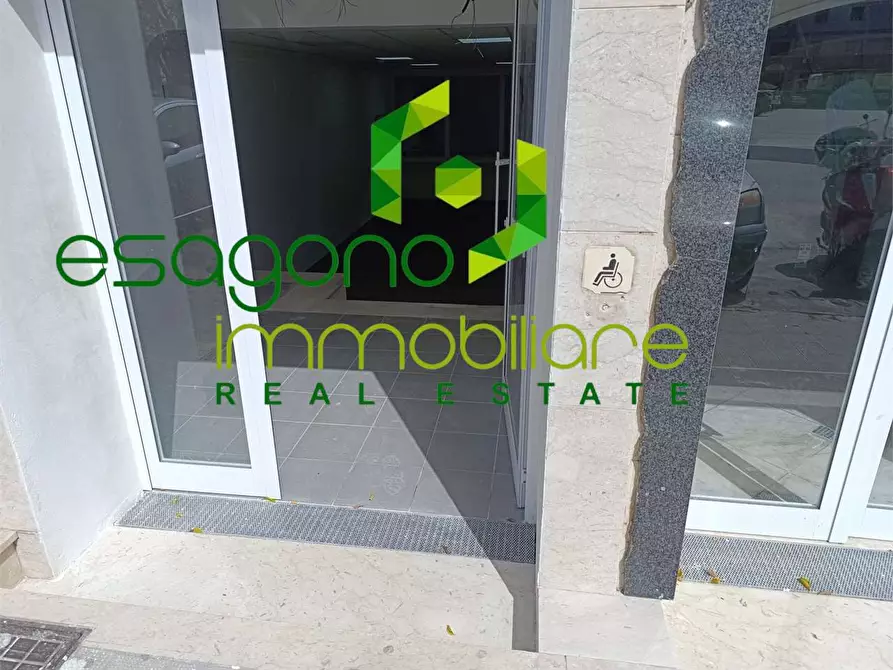 Immagine 46 di Negozio in vendita  a Siracusa