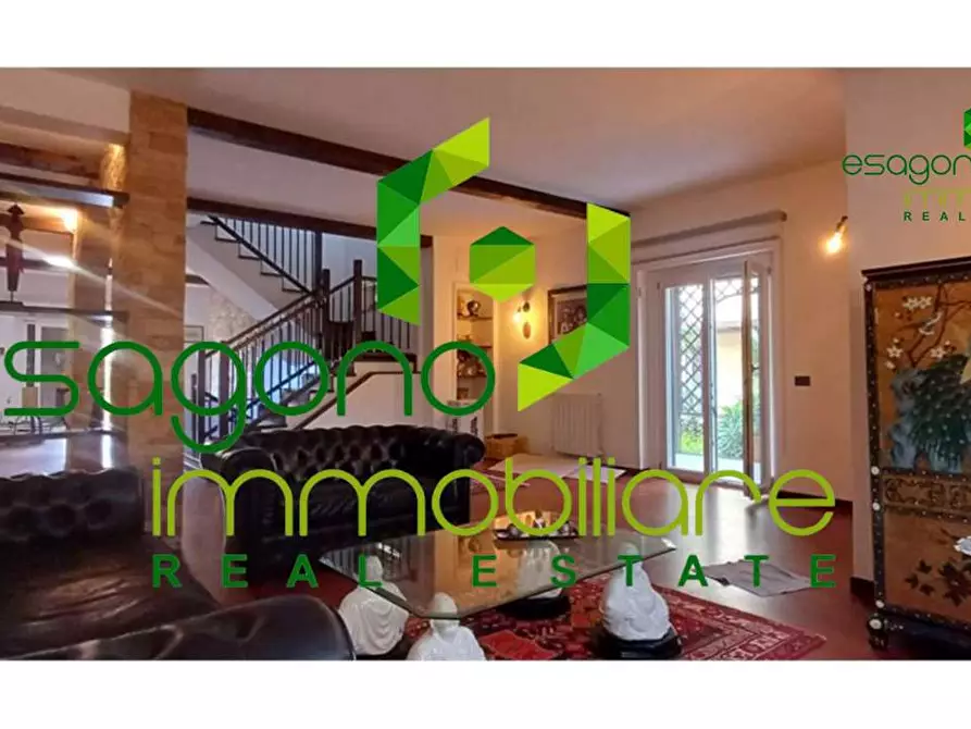 Immagine 1 di Villa in vendita  a Siracusa