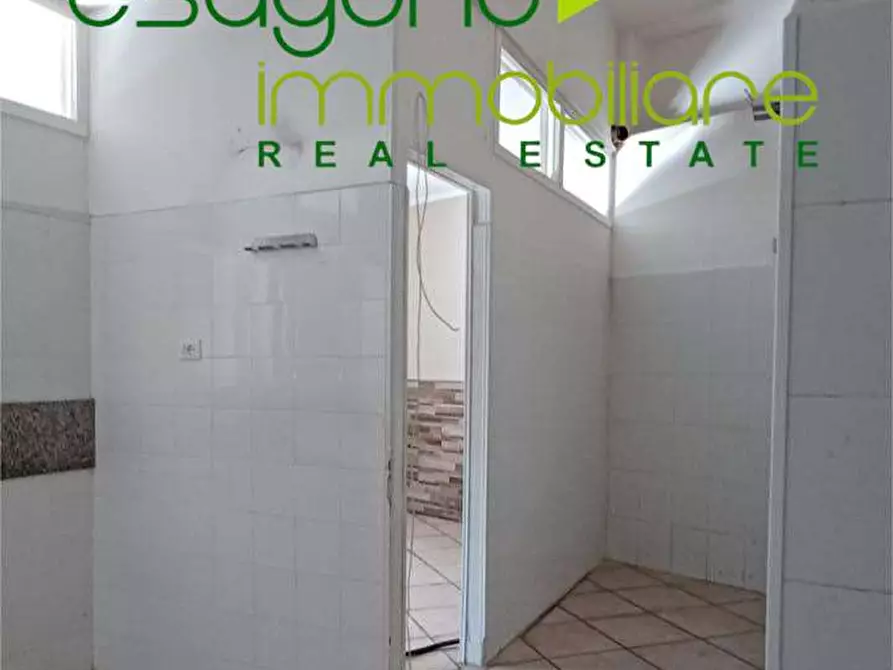 Immagine 5 di Negozio in vendita  a Siracusa