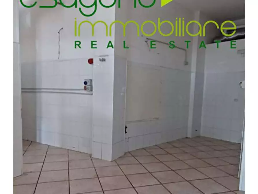 Immagine 4 di Negozio in vendita  a Siracusa