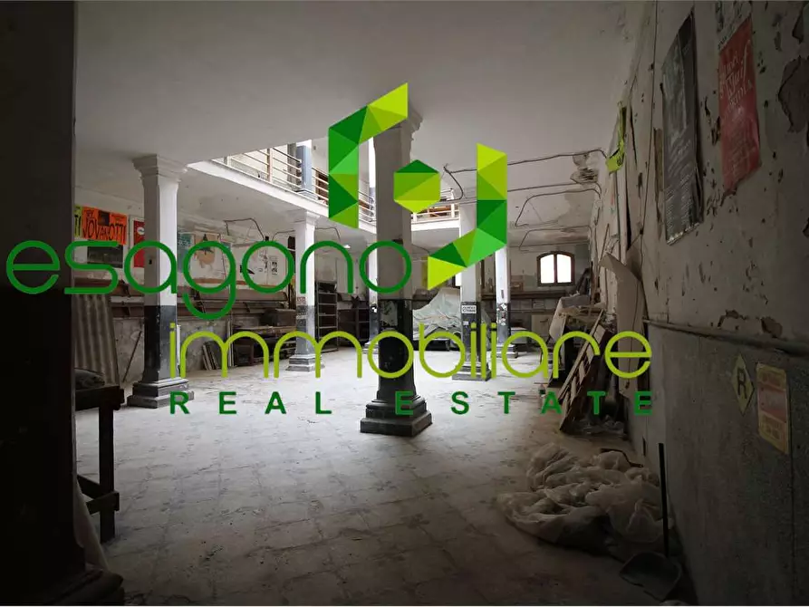 Immagine 9 di Stabile in vendita  in Piazza Archimede a Siracusa