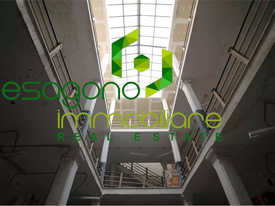 Immagine 13 di Stabile in vendita  in Piazza Archimede a Siracusa