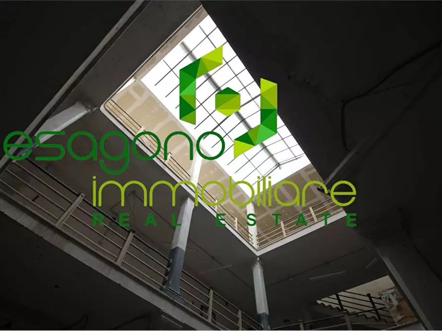 Immagine 14 di Stabile in vendita  in Piazza Archimede a Siracusa