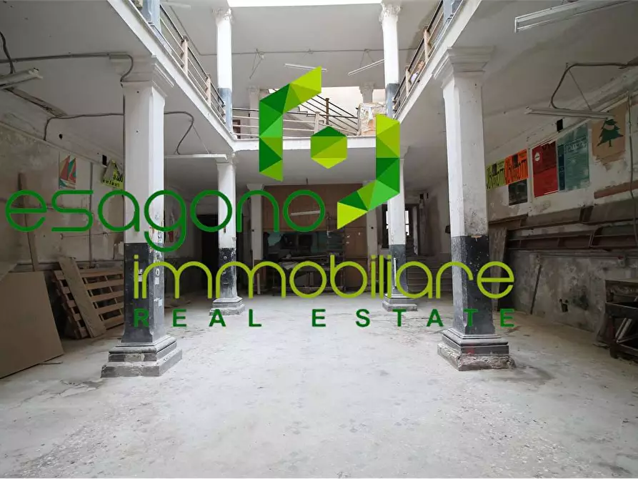 Immagine 15 di Stabile in vendita  in Piazza Archimede a Siracusa