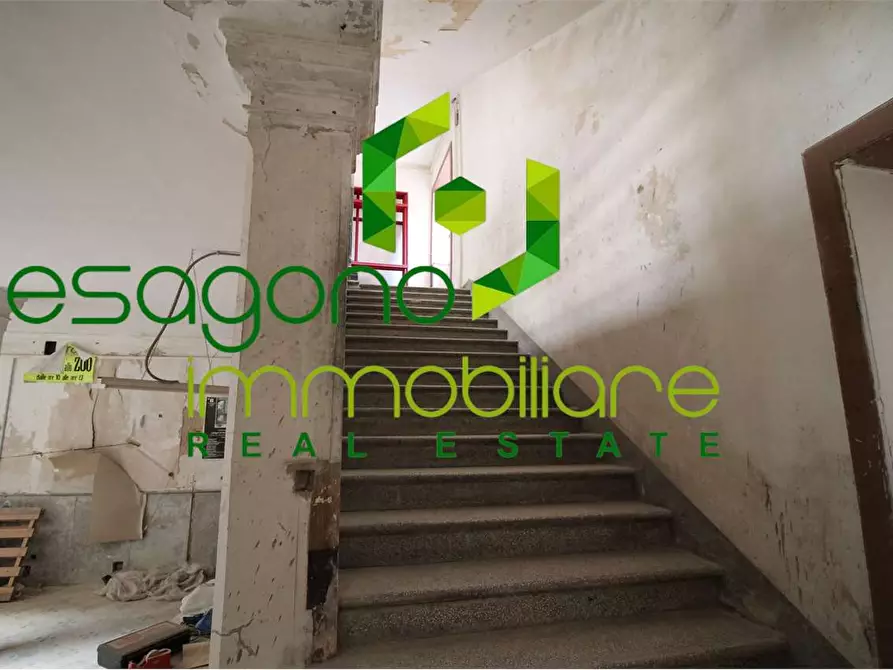 Immagine 16 di Stabile in vendita  in Piazza Archimede a Siracusa