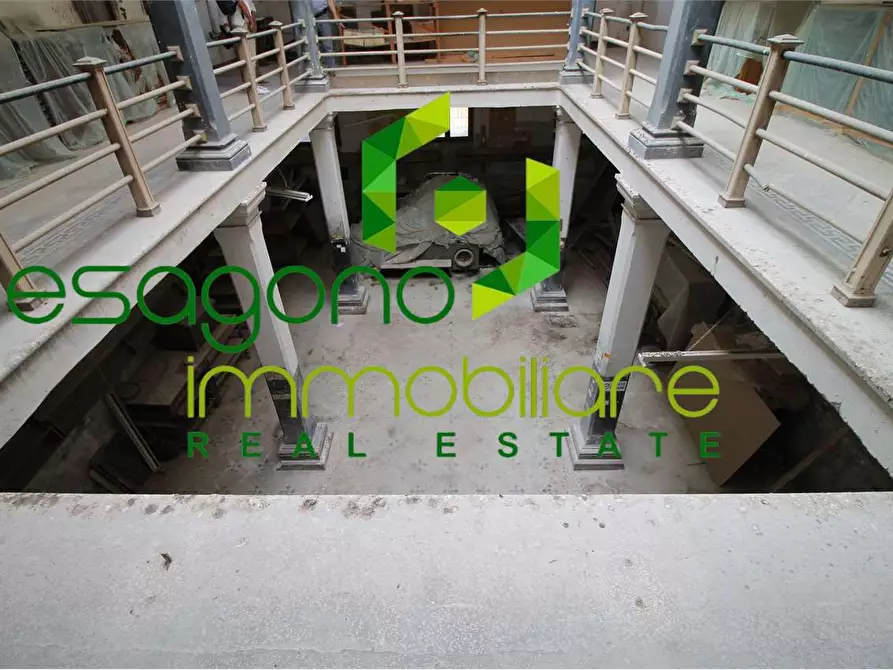 Immagine 17 di Stabile in vendita  in Piazza Archimede a Siracusa