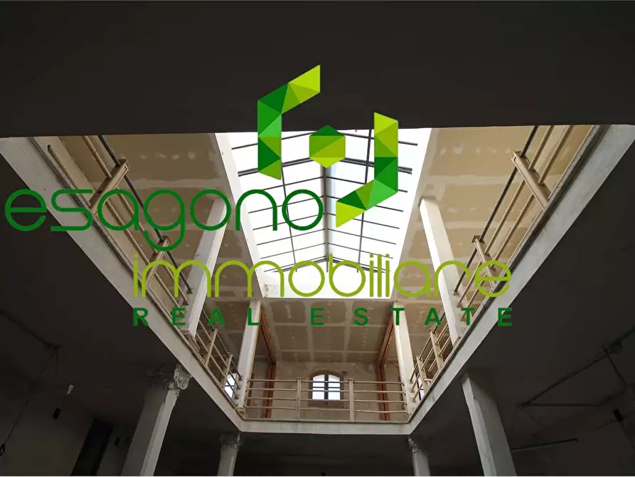 Immagine 18 di Stabile in vendita  in Piazza Archimede a Siracusa