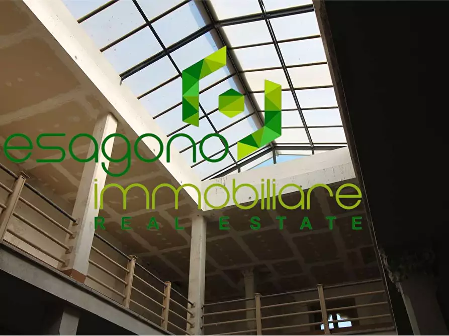 Immagine 20 di Stabile in vendita  in Piazza Archimede a Siracusa