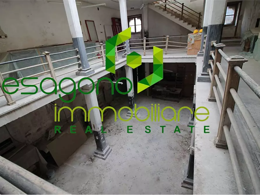 Immagine 21 di Stabile in vendita  in Piazza Archimede a Siracusa