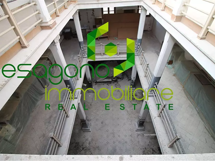 Immagine 23 di Stabile in vendita  in Piazza Archimede a Siracusa