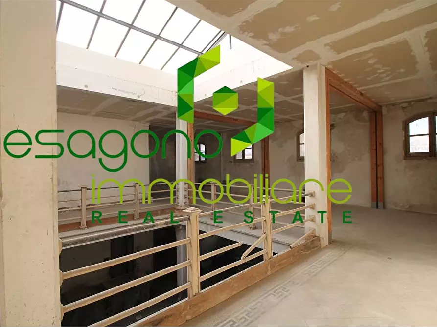 Immagine 24 di Stabile in vendita  in Piazza Archimede a Siracusa